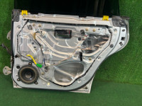Porta traseira direita SUBARU LEGACY OEM 60400AE400 BE9 BE5 BEE 2001 SILVER 01G