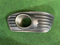 ฝาครอบรอบไฟตัดหมอกซ้าย SUBARU LEGACY OEM 57731AE330 BE9 2001 SILVER 01G