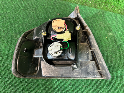 右テールランプ SUBARU LEGACY OEM 84201AE04A BE5 BE9 BEE 2001