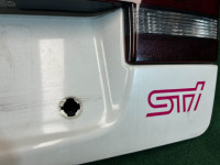 Portón del maletero SUBARU LEGACY OEM 57501AE040, 84251AE03A BEE BE9 BE5 2002 WHITE PEARL 081