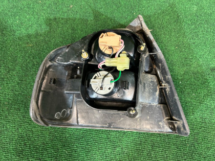 右テールランプ SUBARU LEGACY OEM 84201AE04B BEE BE9 BE5 2002