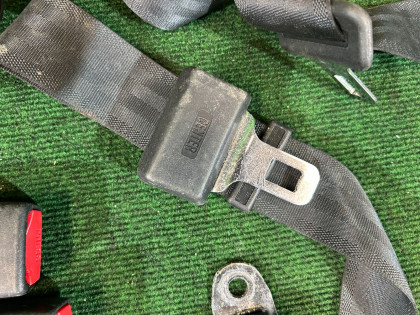 リアシートベルト MAZDA BONGO OEM 88842HA202 88843HA202 SK22M 2015