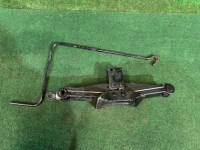 แม่แรง Высокий SUBARU LANCASTER OEM 97030AC061 BH9 2003