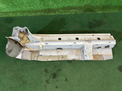 Estribo metálico derecho 51415AC061 SUBARU LEGACY
