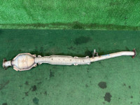 ท่อไอเสียท่อนกลาง SUBARU LEGACY OEM 44200AC030 BG5 1998 EJ20D MT5
