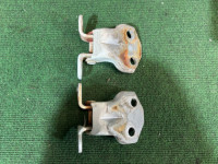 Bisagras de la puerta delantera derecha SUBARU LEGACY OEM 61220AC000 61220AC010 BG5 1998 White 51E