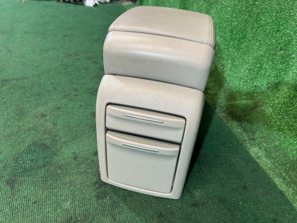 ช่องเก็บของและที่วางแขน Высокий SUBARU LEGACY OEM 92111AG000JC BLE BPE BP5 BL5 BL9 BP9 2003 BLACK 32J