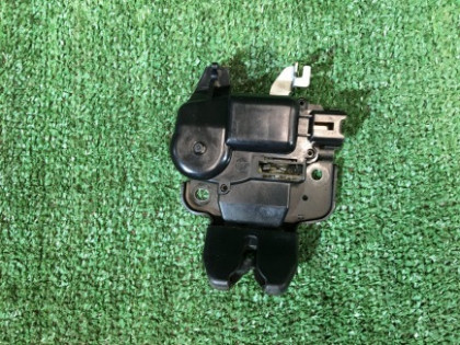 กลอนล็อกฝากระโปรงท้าย 57530AG010 SUBARU LEGACY