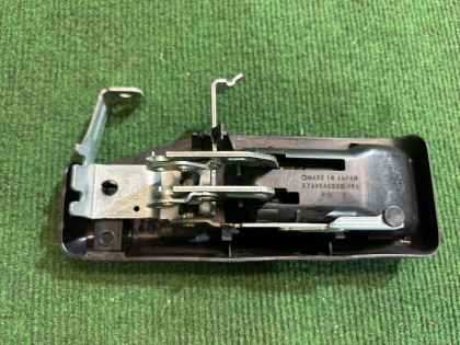Tirador del depósito SUBARU LEGACY OEM 57340AG021 57345AG000 BLE 2004 BLACK 32J