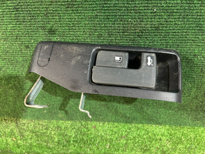 油箱盖开关 57340AG020 57345AG000 SUBARU LEGACY