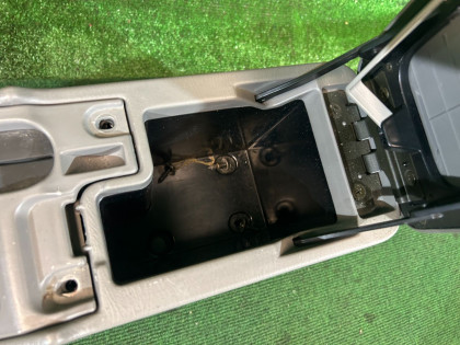 手套箱与扶手 SUBARU FORESTER OEM 92060FC040ND SF5 1998 SILVER 792
