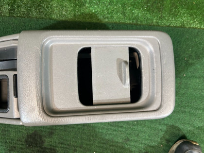 手套箱与扶手 SUBARU FORESTER OEM 92060FC040ND SF5 1998 SILVER 792