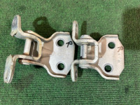 บานพับประตูหน้าขวา 61220FA000 61220FA010 SUBARU FORESTER