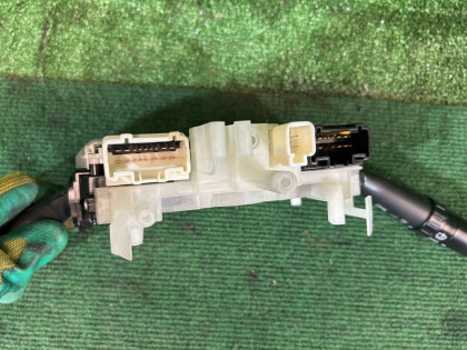 コンビネーションスイッチ SUBARU FORESTER OEM 83111SA090 SG5 2007 EJ205 AT