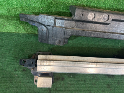 フロントバンパーレインフォースメント SUBARU FORESTER OEM 57712SA240 57705SA060 SG5 2007