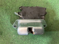 กลอนล็อกฝาท้าย 63032SA010 SUBARU FORESTER