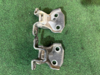 Right front door hinges 61220FA000 SUBARU FORESTER
