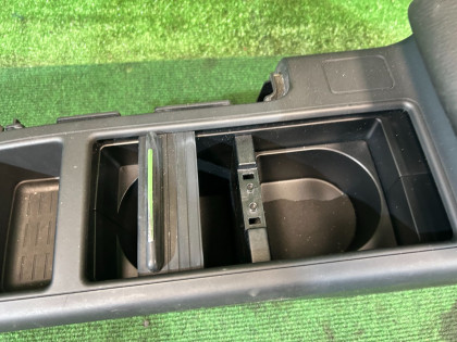 Porta-luvas e apoio de braço SUBARU OUTBACK OEM 92111AG200JC BP9 2006 GOLD 39J