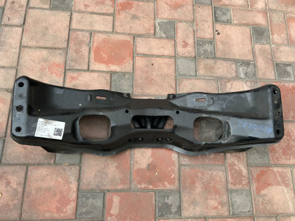 Travesaño delantero 20101AG021 SUBARU LEGACY
