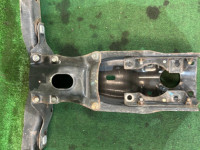 Apoio do diferencial SUBARU FORESTER OEM 41310SA001 SG5 2007 EJ205 AT