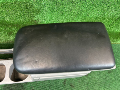 Porta-luvas e apoio de braço SUBARU FORESTER OEM 92113FE100ND SG5 2007 BLACK 32J