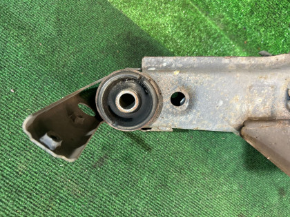 Travessa traseira SUBARU LANCASTER OEM 20152AE001 BH9 2001 EJ254 AT