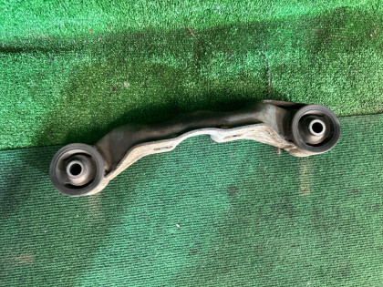 差速器支座 SUBARU LANCASTER OEM 41310AE001 BH9 2001 EJ254 AT