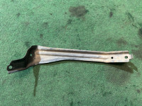 Крепление переднего бампера правое SUBARU LANCASTER OEM 57707AE230 BH9 2001 GREEN 1U7