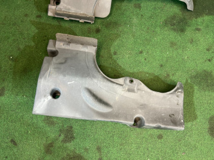 底部护板 Бензобака SUBARU LANCASTER OEM 42045AE030 42045AE020 BH9 2001 GREEN 1U7