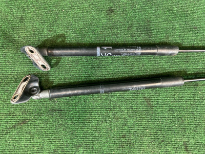 โช้คค้ำฝากระโปรงท้าย TOYOTA PRIUS OEM 68950-0W520 68960-0W330 ZVW30 2012 1F7 SILVER