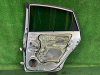 Puerta trasera derecha цвет 1F7 TOYOTA PRIUS OEM 67003-47080 ZVW30 2012 1F7 SILVER
