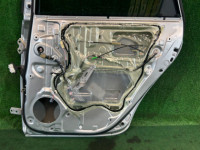Puerta trasera derecha цвет 1F7 TOYOTA PRIUS OEM 67003-47080 ZVW30 2012 1F7 SILVER