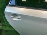 Puerta trasera derecha цвет 1F7 TOYOTA PRIUS OEM 67003-47080 ZVW30 2012 1F7 SILVER