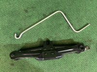 千斤顶 TOYOTA PRIUS OEM 09111-30190 ZVW30 2012