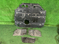 แผ่นกันใต้เครื่อง 5141012104 51410-12105 TOYOTA PRIUS