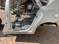 Guarda-lamas traseiro esquerdo TOYOTA PRIUS OEM 61602-47091 ZVW30 2012 1F7 SILVER