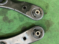 前摆臂 TOYOTA PRIUS OEM 48068-47050 48069-47050 ZVW30 2012 2ZRFXE AT