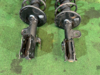 减震器 передние TOYOTA PRIUS OEM 48510-47130 48520-47130 ZVW30 2012 2ZRFXE AT