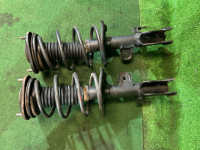 减震器 передние TOYOTA PRIUS OEM 48510-47130 48520-47130 ZVW30 2012 2ZRFXE AT