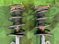 减震器 передние TOYOTA PRIUS OEM 48510-47130 48520-47130 ZVW30 2012 2ZRFXE AT