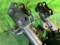 减震器 передние TOYOTA PRIUS OEM 48510-47130 48520-47130 ZVW30 2012 2ZRFXE AT