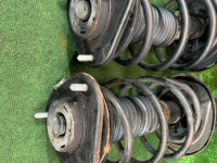 减震器 передние TOYOTA PRIUS OEM 48510-47130 48520-47130 ZVW30 2012 2ZRFXE AT