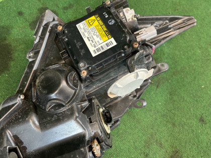 大灯 ксенон TOYOTA PRIUS OEM 81145-47381 81185-47381 85967-33031 ZVW30 2012