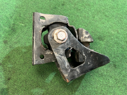 Front engine mount TOYOTA PRIUS OEM 1236137090 ZVW30 2013 2ZRFXE AT