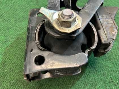 Front engine mount TOYOTA PRIUS OEM 1236137090 ZVW30 2013 2ZRFXE AT