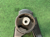 Apoio do motor Задняя TOYOTA PRIUS OEM 1237137090 ZVW30 2013 2ZRFXE AT