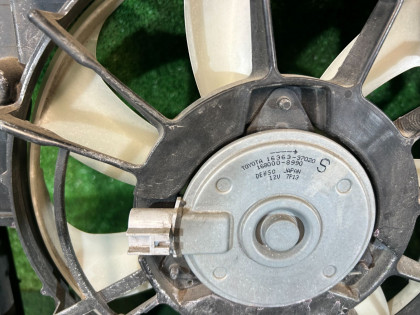 Вентиляторы радиатора TOYOTA PRIUS OEM 100222-1377 168000-8990 ZVW30 2013 2ZRFXE AT
