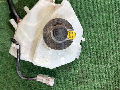 制动液壶 TOYOTA PRIUS OEM 4722047050 ZVW30 2013 2ZRFXE AT