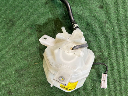 制动液壶 TOYOTA PRIUS OEM 4722047050 ZVW30 2013 2ZRFXE AT