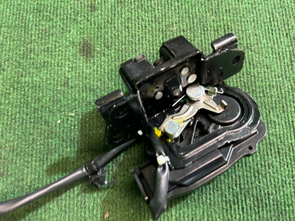 バックドアロック TOYOTA PRIUS OEM 69350-47040 ZVW30 2013 1F7 SILVER